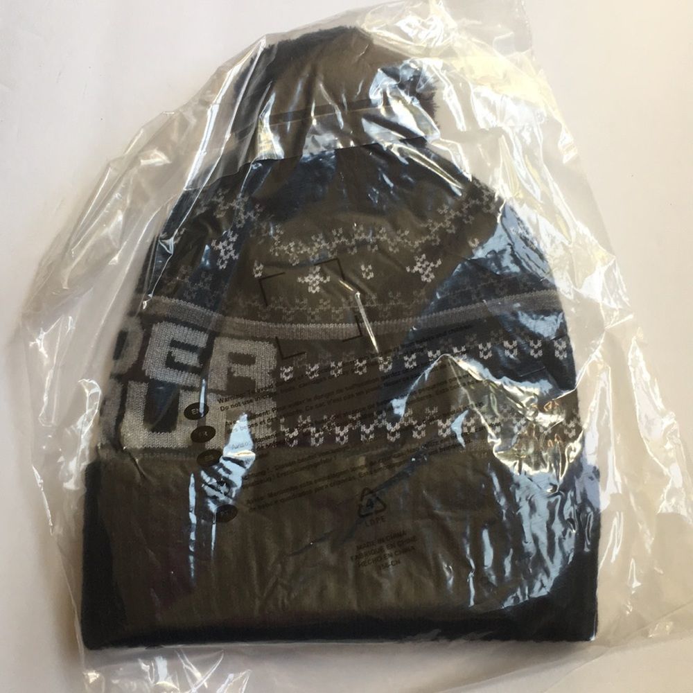 Under Armour Retro Pom Beanie Black New - Picture 3 of 4
